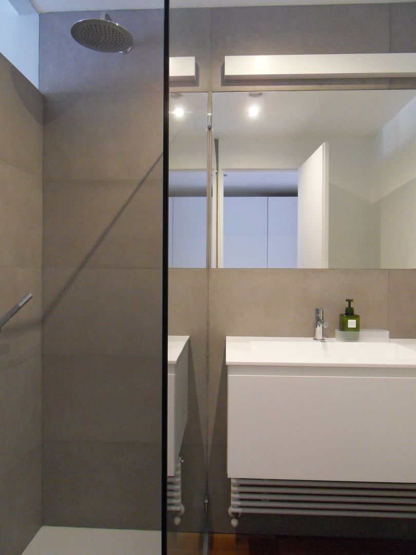 CASA B, gk architetti (Carlo Andrea Gorelli+Keiko Kondo) gk architetti (Carlo Andrea Gorelli+Keiko Kondo) Minimalist style bathroom