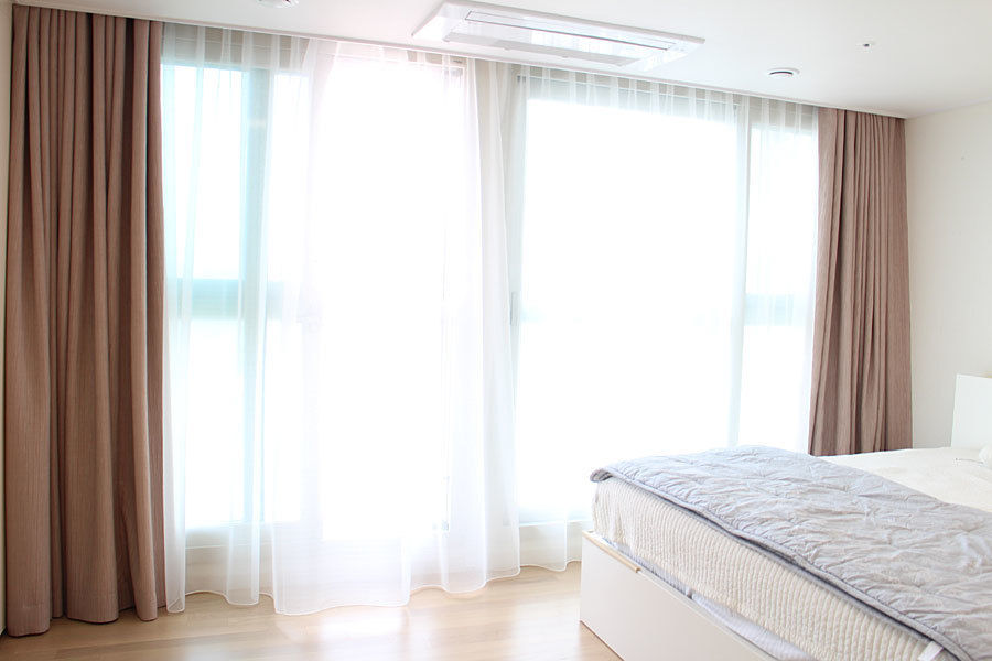 Master Bed Room Curtain homify 모던스타일 침실 직물