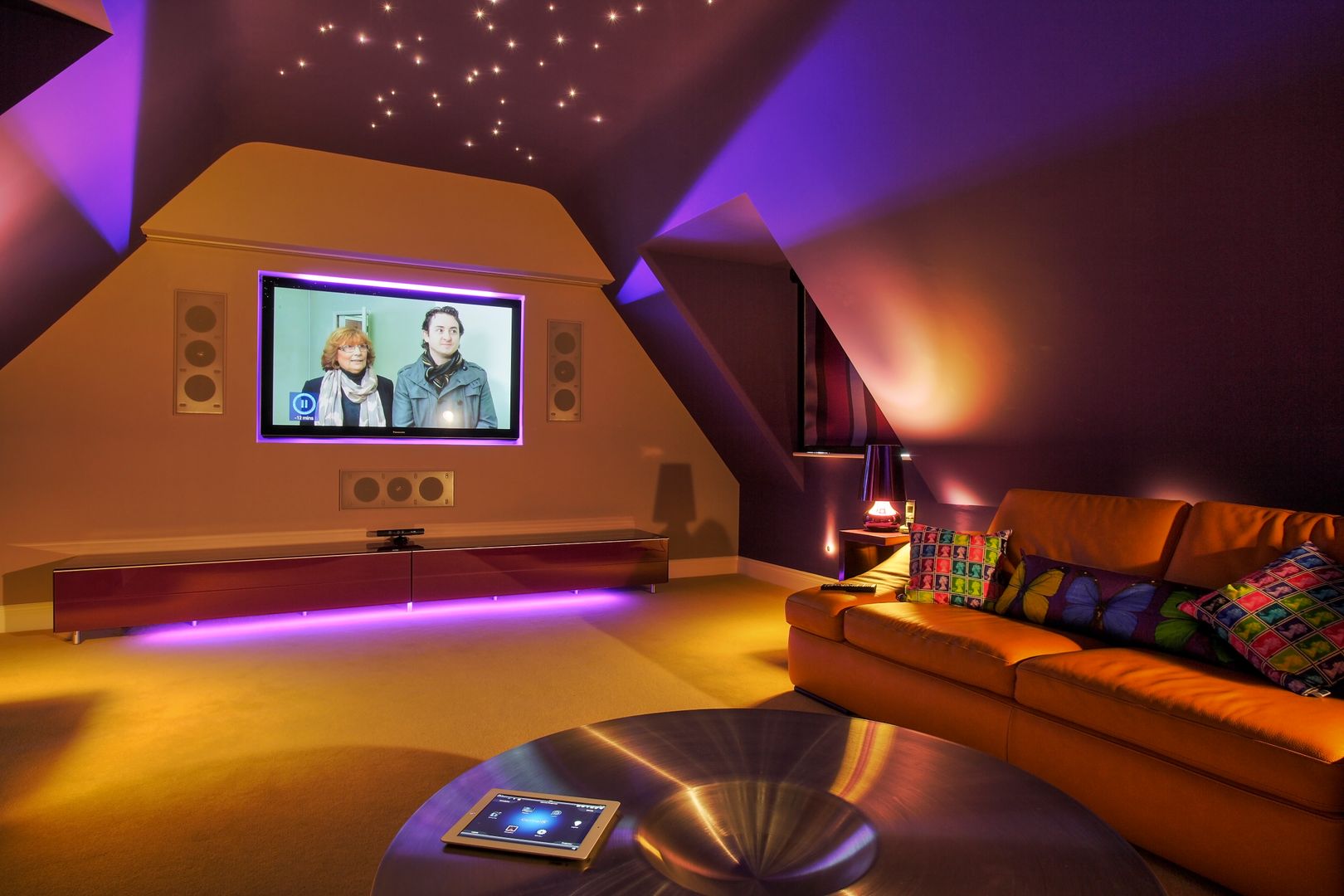 Incredible Loft Cinema Conversion, New Wave AV New Wave AV Nowoczesny pokój multimedialny