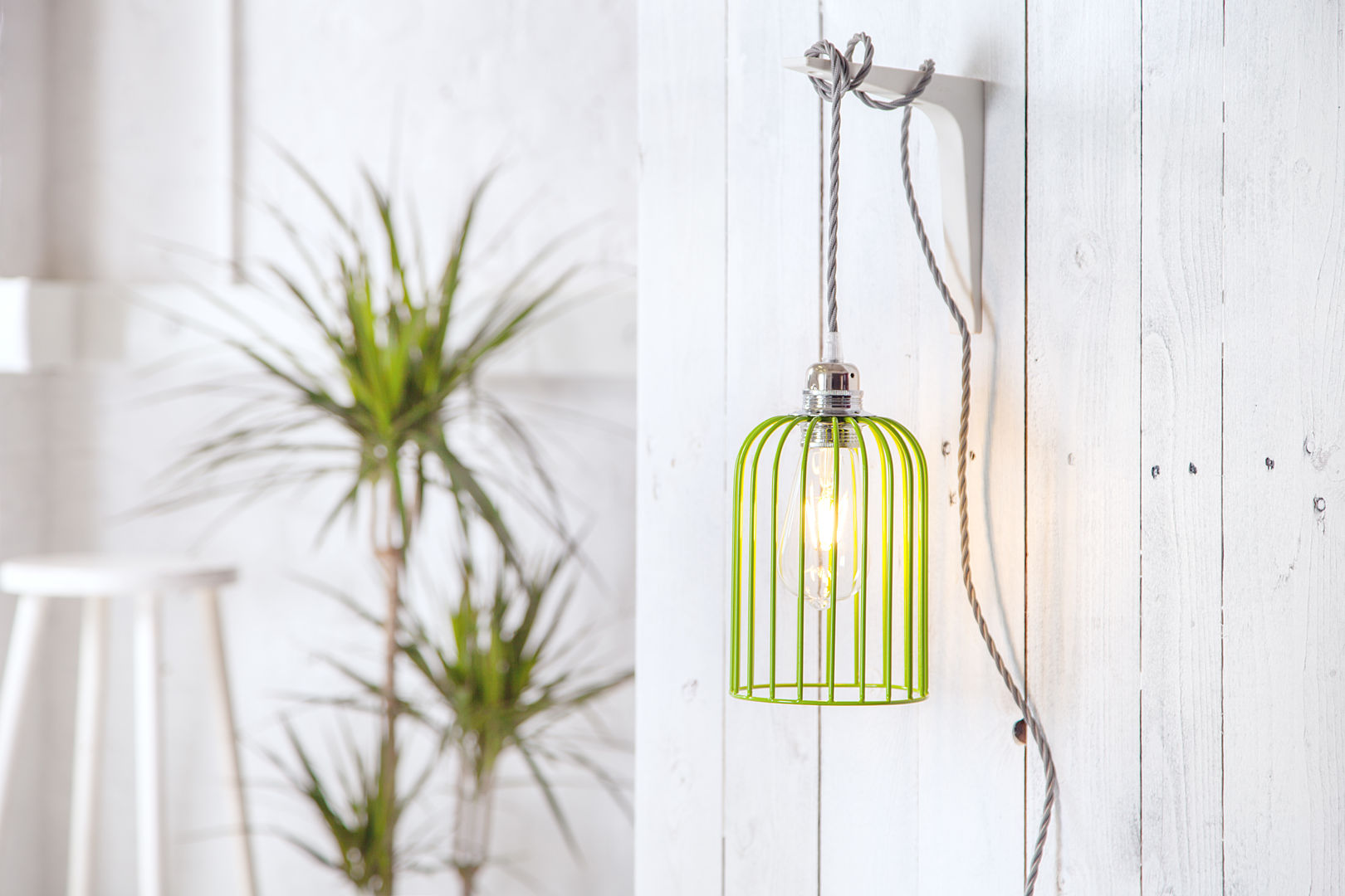 Edison Cage Pendant Light Shade - Green NuCasa オリジナルデザインの リビング 照明