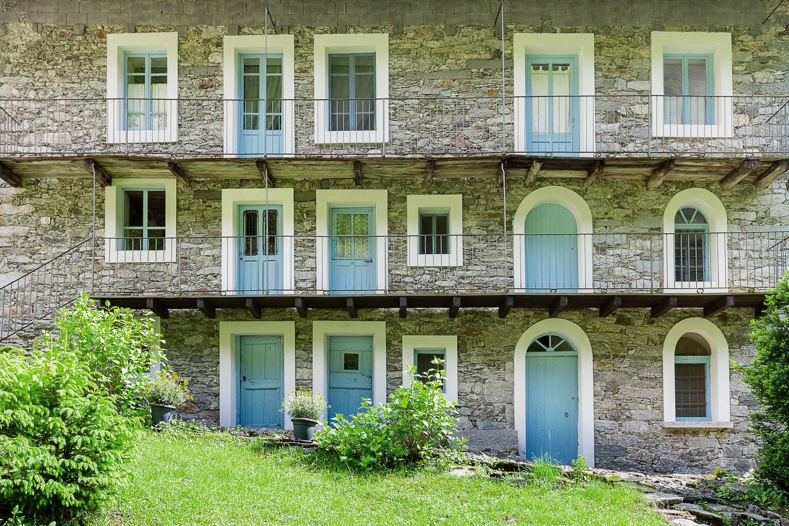 Mondomathis Maison Brocante, PaoloNet di Paolo Brignone PaoloNet di Paolo Brignone Balcones y terrazas eclécticos