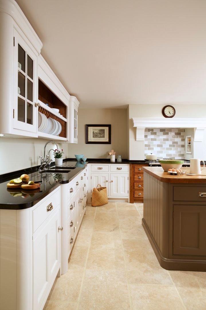 Nickleby | Felsted | Bespoke Classic Contemporary Kitchen Humphrey Munson Cocinas de estilo clásico