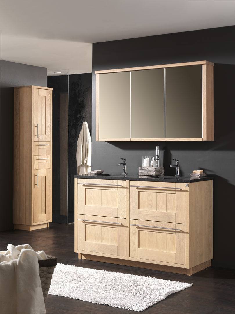 Vollholzbadmöbel aus der Serie Squadra, F&F Floor and Furniture F&F Floor and Furniture Rustic style bathroom