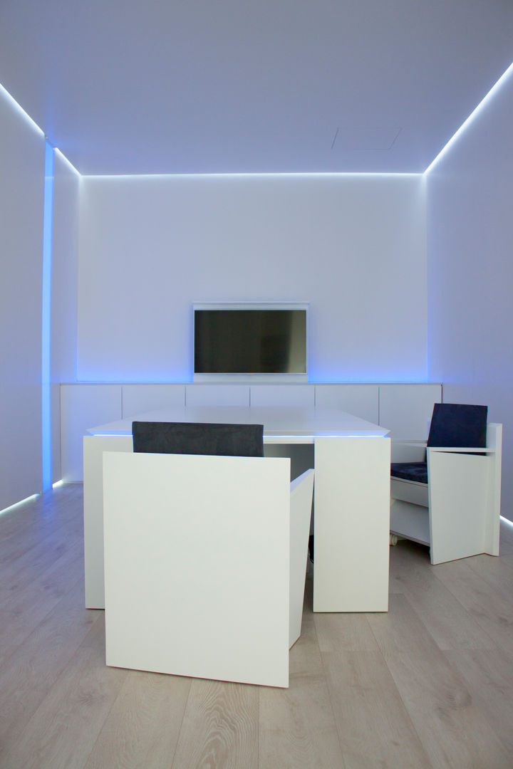 tavolo aperto Giemmecontract srl. Studio minimalista bianco,illuminazione a LED,arredamento,arredamenti interni,sedie,tavolo,minimalista,tavolo aperto,Sedie