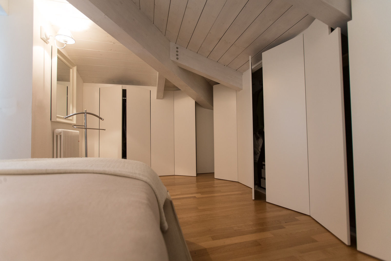 Appartamento al mare, QUADRASTUDIO QUADRASTUDIO Minimalist bedroom Wardrobes & closets