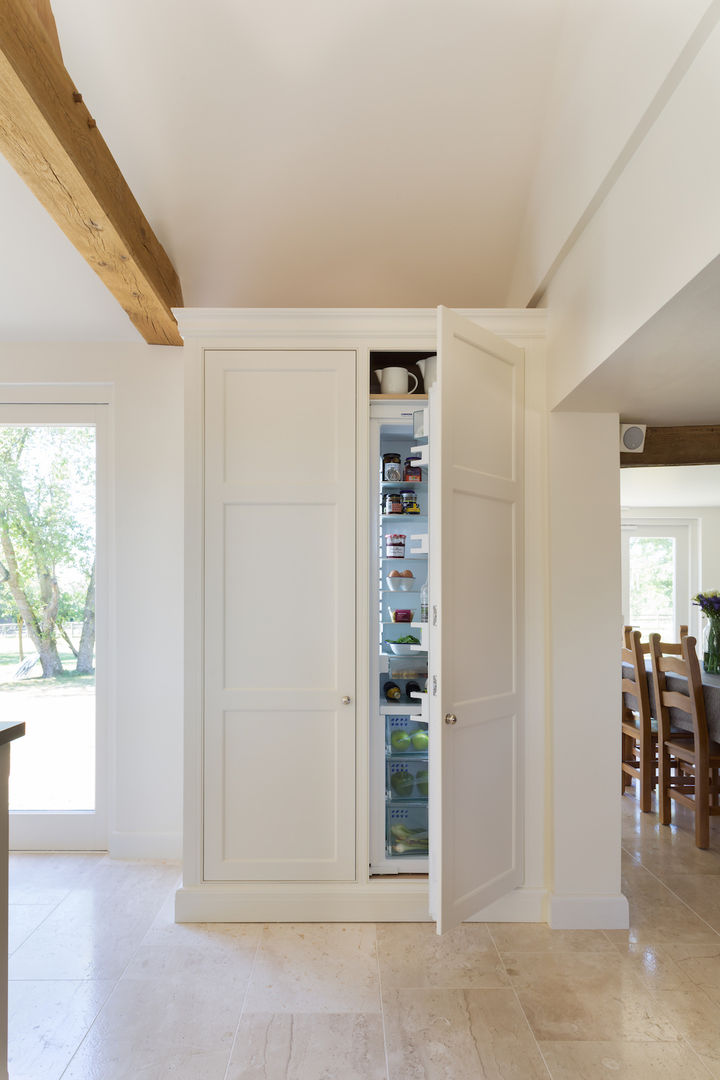 The Old Forge House, Hertfordshire | Classic Painted Shaker Kitchen Humphrey Munson Cocinas de estilo rural