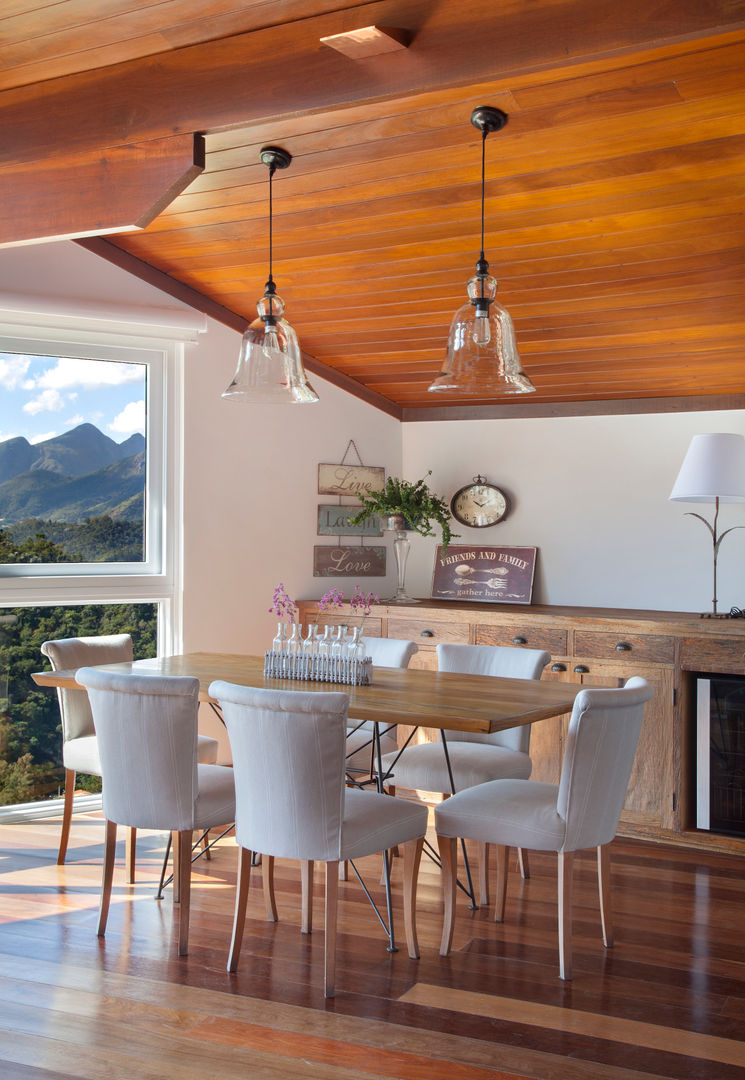 Casa Itaipava, sadala gomide arquitetura sadala gomide arquitetura Country style dining room