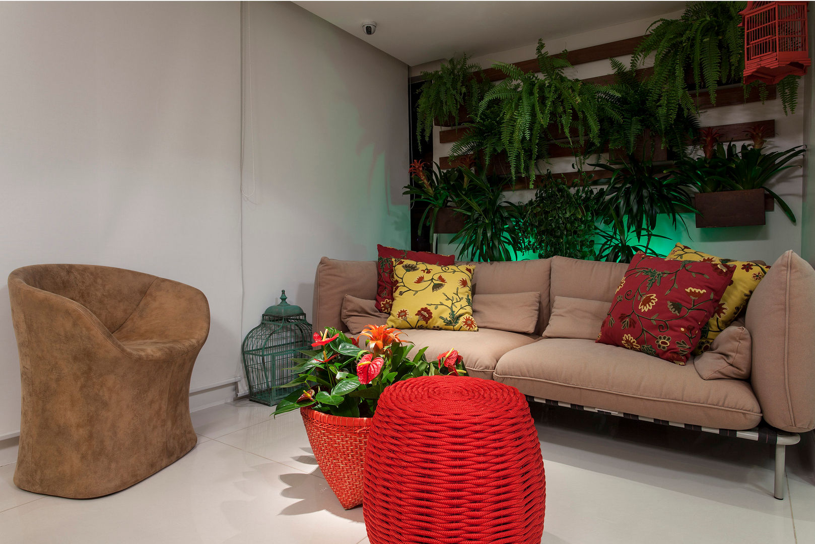 Apartamento Rio Vermelho, Spinola+Carvalho Arquitetura Spinola+Carvalho Arquitetura モダンデザインの テラス