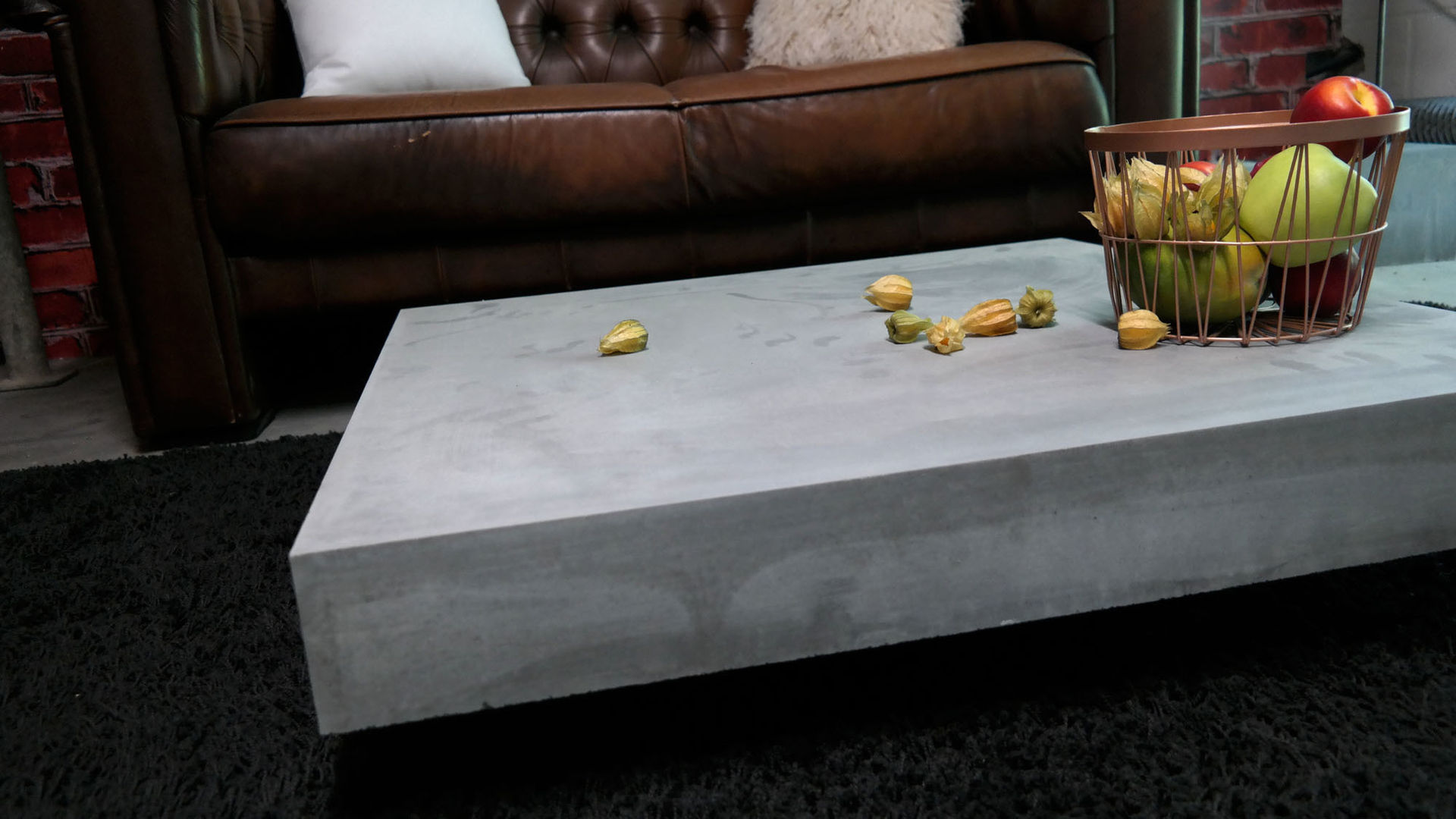homify Living room Side tables & trays