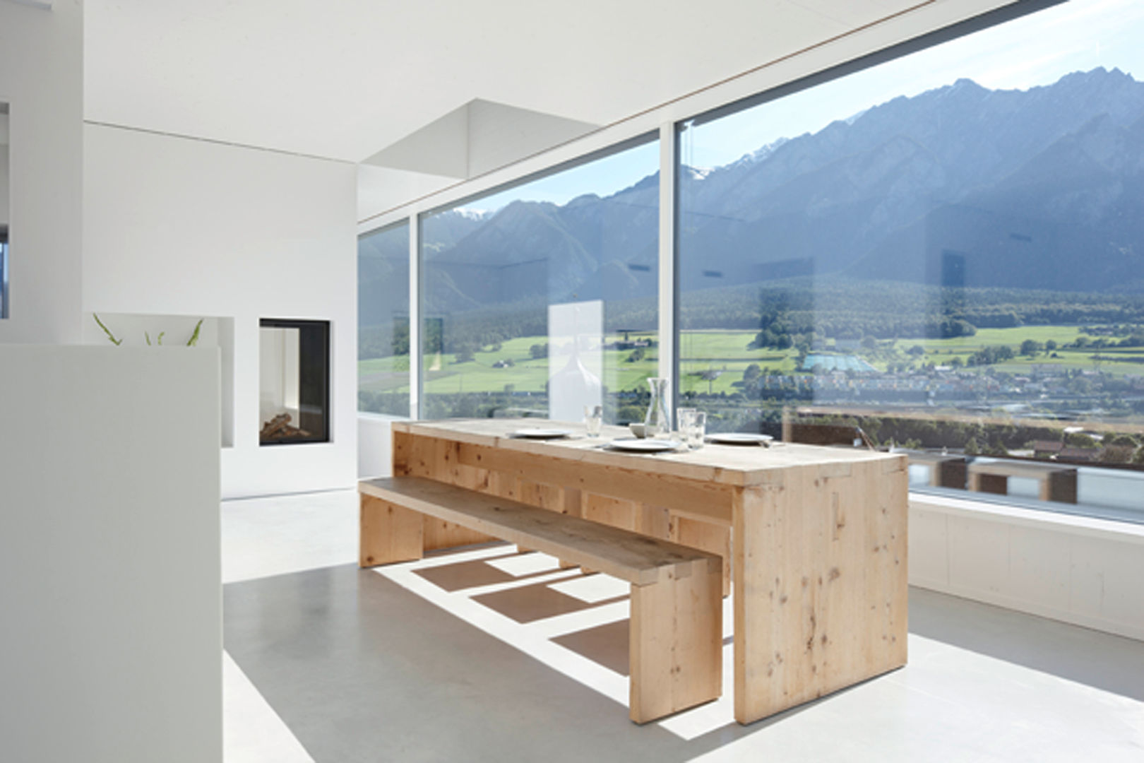 Einfamilienhaus Halde mit Atelier, Albertin Partner Albertin Partner Modern dining room