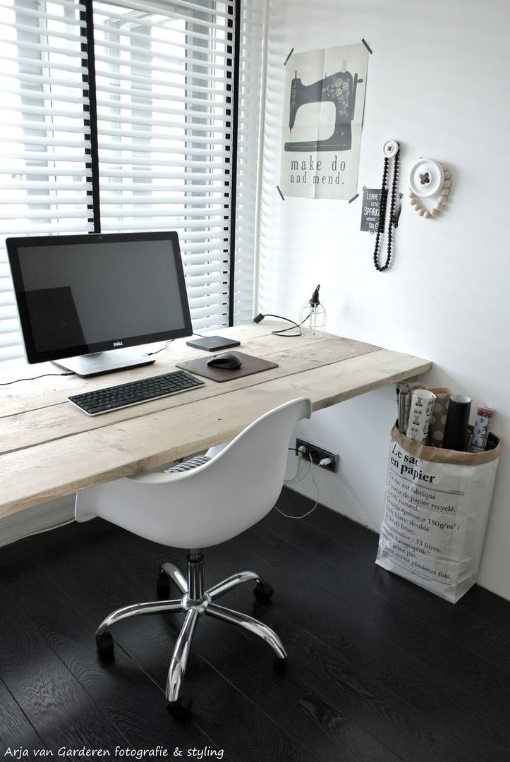 Scandinavian wodden desk 99chairs مساحات تجارية مكاتب العمل والمحال التجارية