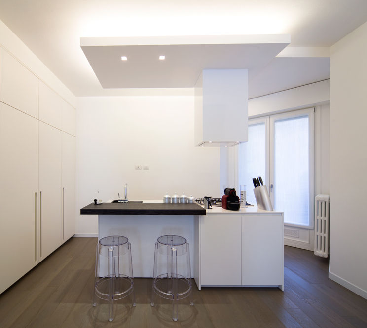 Radiant White, ristrutturami ristrutturami Cocinas de estilo minimalista