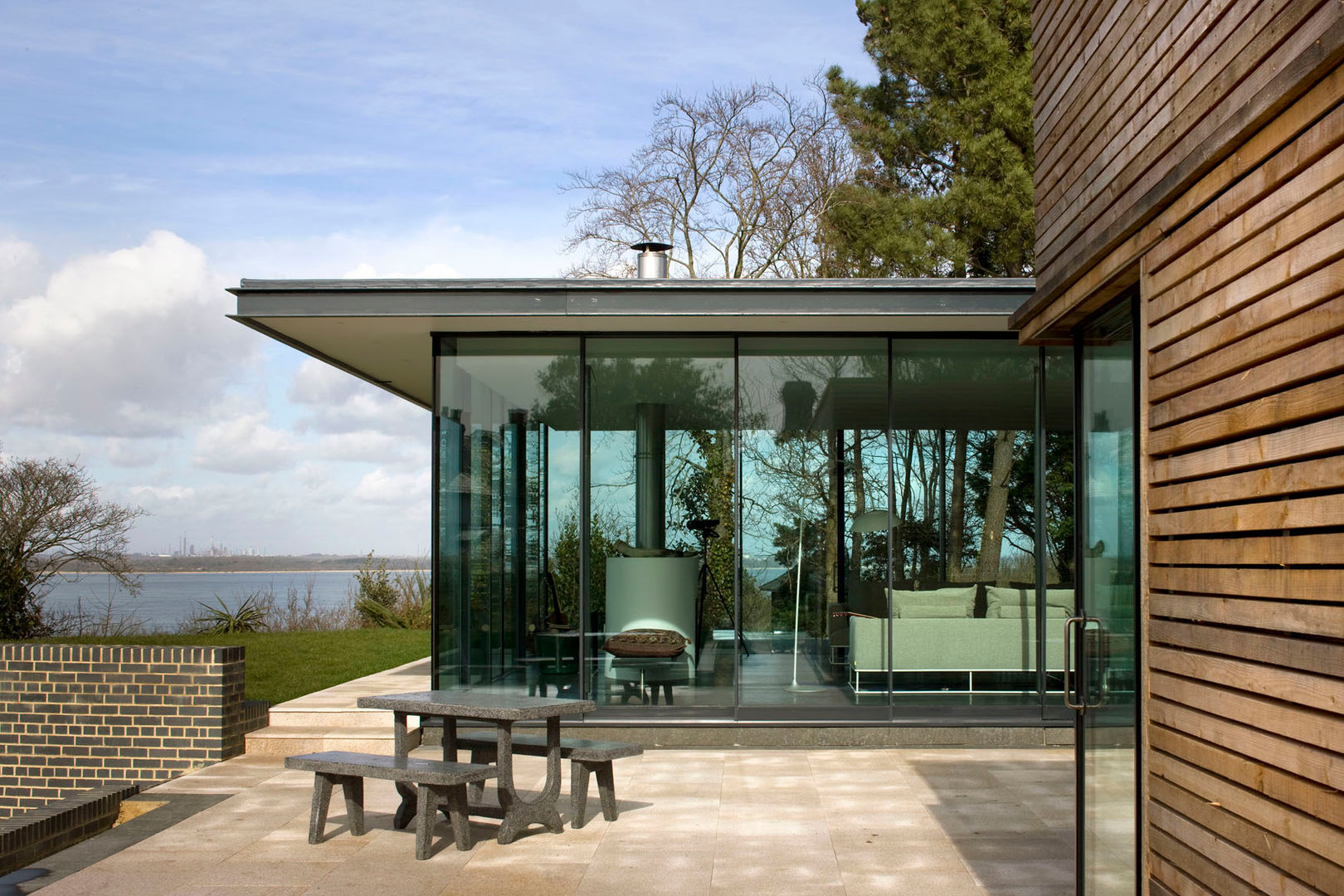 Seaglass House, The Manser Practice Architects + Designers The Manser Practice Architects + Designers بلكونة أو شرفة