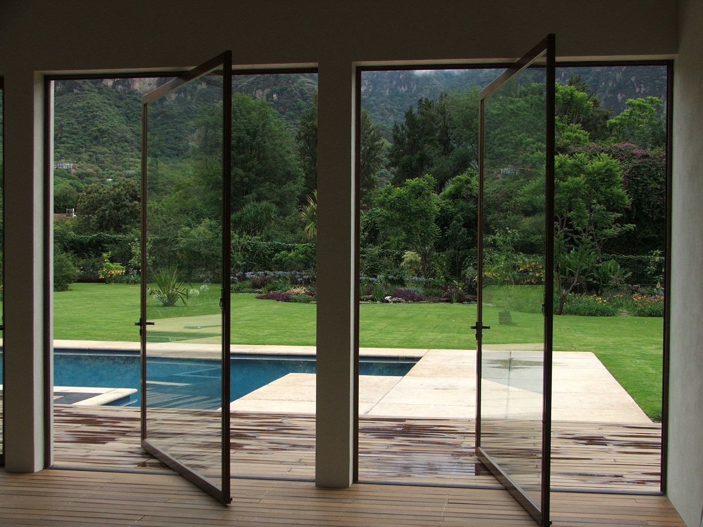 Tepoztlan, Morelos, México, Multivi Multivi Modern Windows and Doors