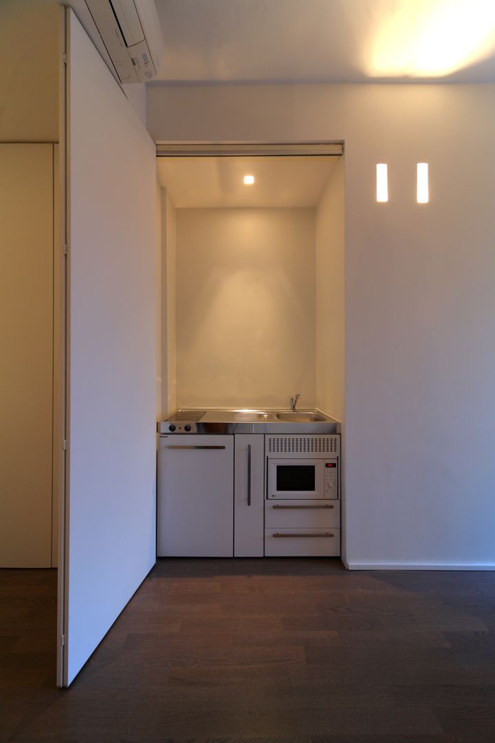 scomparire a Milano, ristrutturami ristrutturami Minimalist kitchen