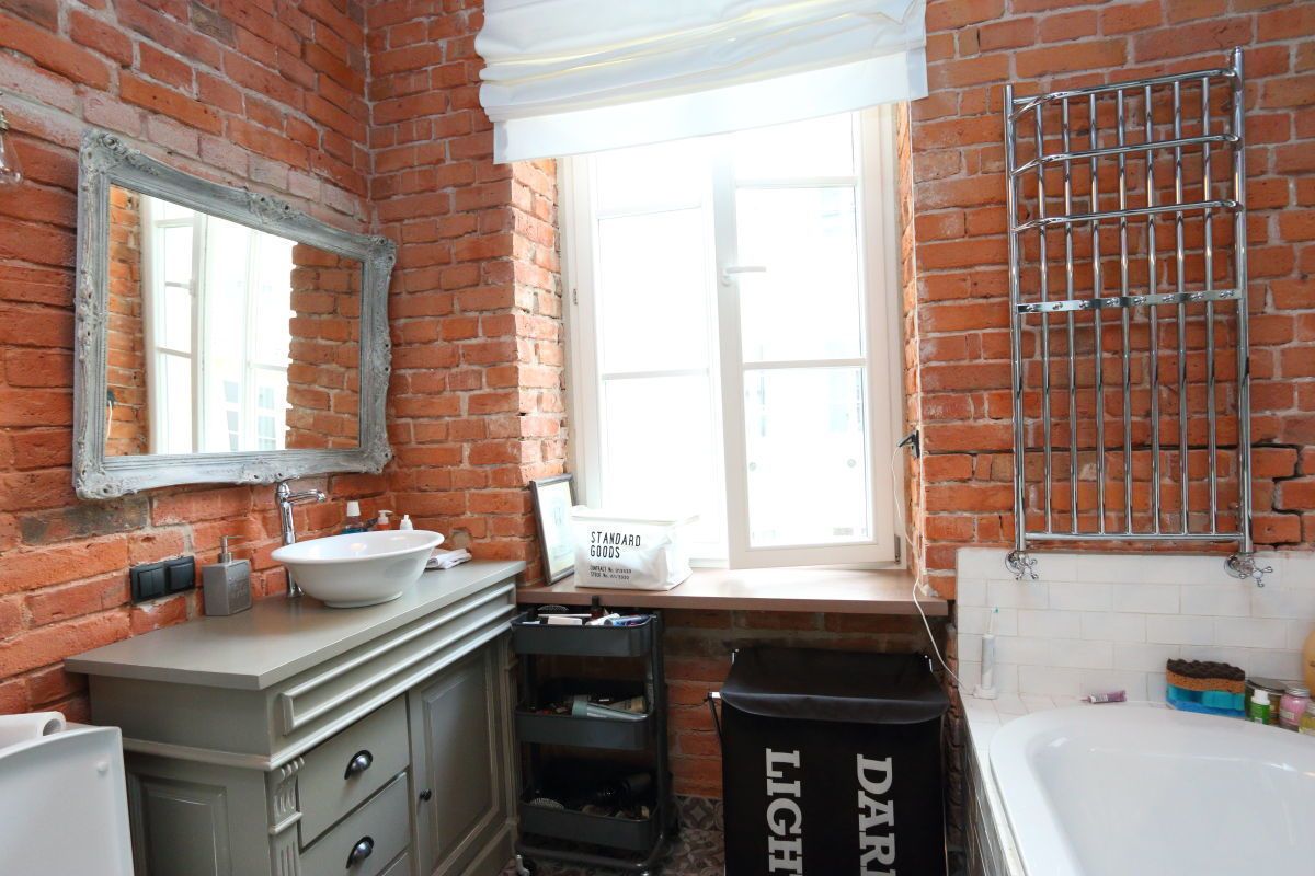 Loft- kamienica ul.Jagiellońska Warszawa 100 m2, livinghome wnętrza Katarzyna Sybilska livinghome wnętrza Katarzyna Sybilska Industrial style bathrooms