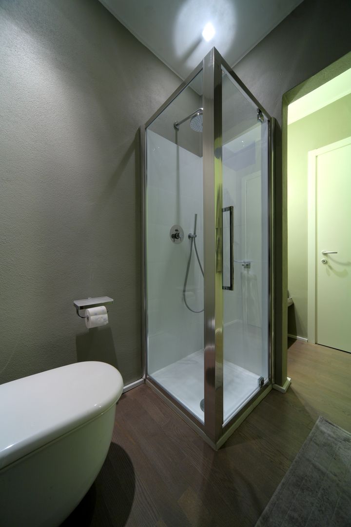 scomparire a Milano, ristrutturami ristrutturami Minimalist bathroom