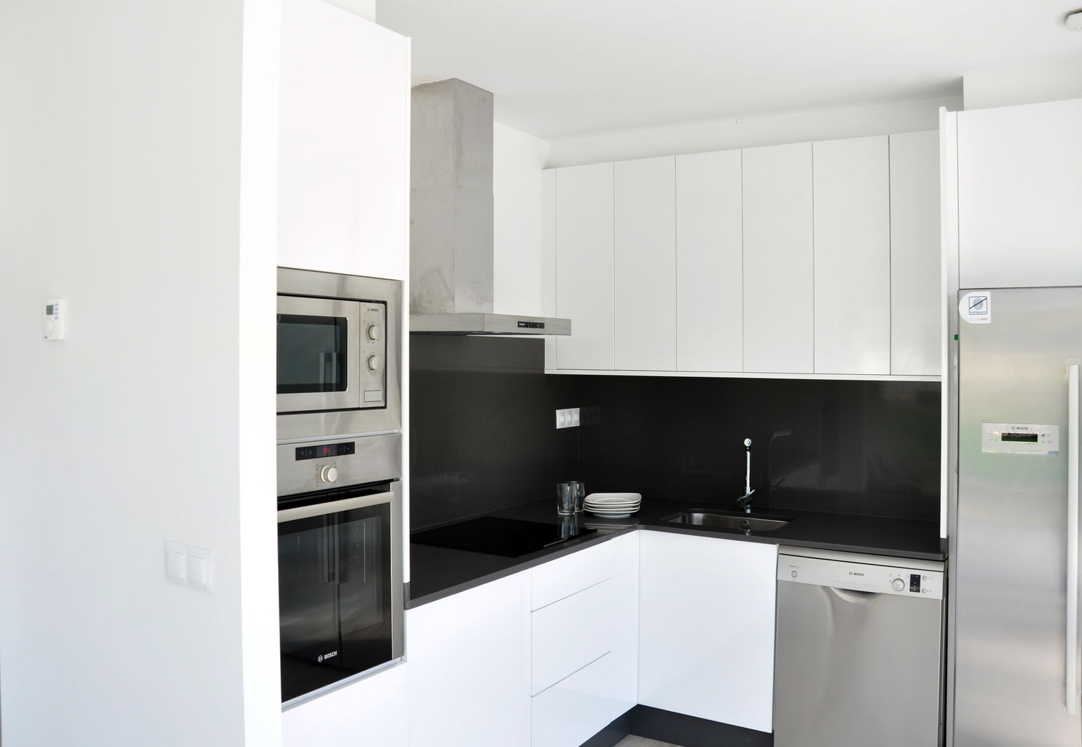 Casa prefabricada Cube 100 m2 - Cocina homify Cocinas modernas: Ideas, imágenes y decoración