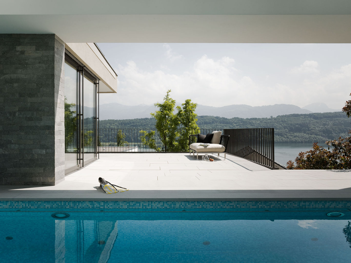 Urlaub zuhause. Müller & Truniger Architekten ETH SIA Moderne Pools