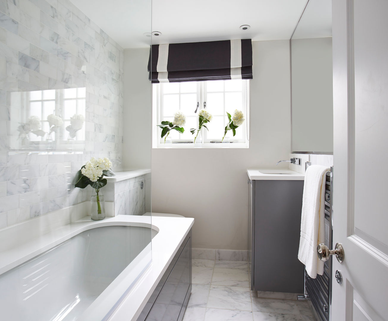 homify Salle de bain moderne Décorations