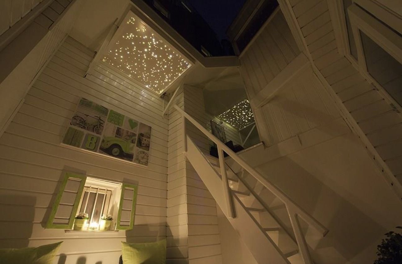 Dakterras sterrenhemel plafond verlichting met glasvezel LED, MyCosmos MyCosmos Веранда и терраса в стиле кантри Освещение