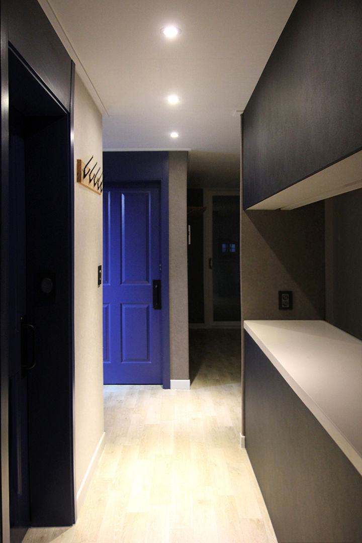 homify Corredores, halls e escadas modernos