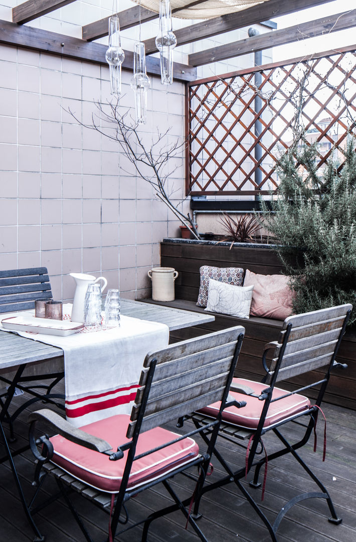 homify Moderne balkons, veranda's en terrassen