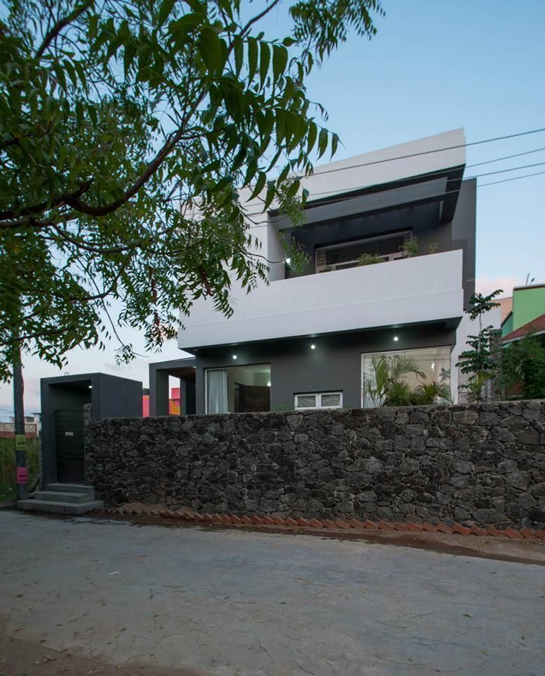 Mrs & Mr.JUSTIN S RESIDENCE AT MEDAVAKKAM, CHENNAI, Muraliarchitects Muraliarchitects Rustic style houses Sky,Plant,Shade,Building,Tree,Asphalt,Window,Road surface,Facade,Residential area