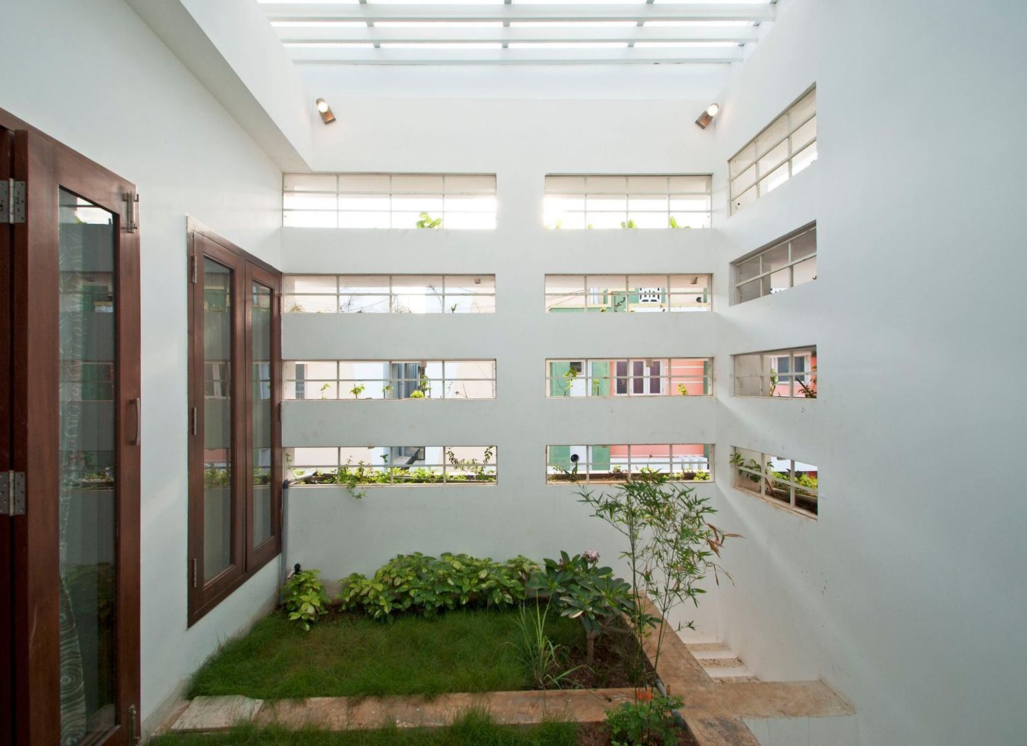 mr sajeev kumar s residence at girugambakkam, near m.i.o.t hospital, chennai ,tamilnadu, Muraliarchitects Muraliarchitects Modern garden Plant,Fixture,Wood,Interior design,Condominium,Window,Flooring,Building,Urban design,Shelving