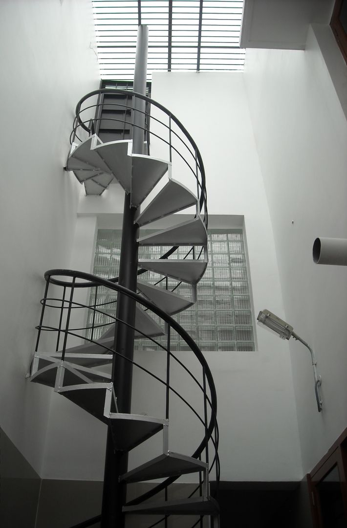 DR.BALAMURUGAN RESIDENCE, Muraliarchitects Muraliarchitects Modern corridor, hallway & stairs Light,Interior design,Style,Black-and-white,Art,Monochrome,Automotive design,Monochrome photography,Tints and shades,Composite material