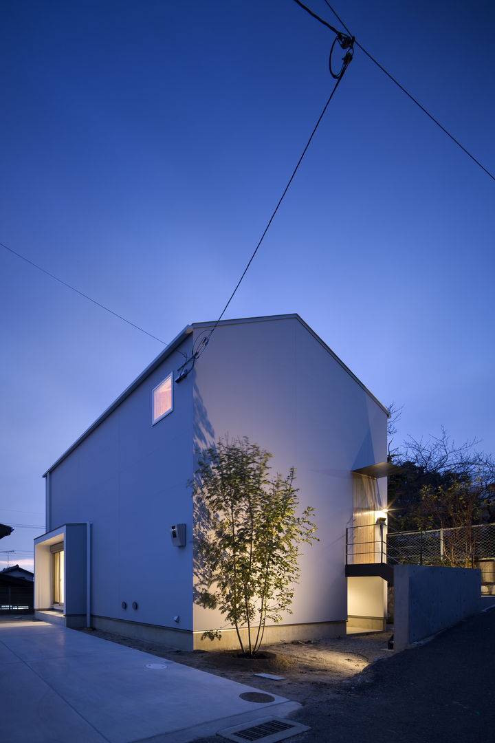 四條畷の箱家 BOX-HOUSE in Shijyonawate, プラスアトリエ一級建築士事務所 プラスアトリエ一級建築士事務所 Maisons modernes