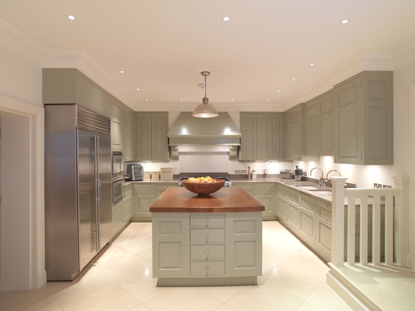 Chelsea Kitchen designed and made by Tim Wood Tim Wood Limited Kitchen Cabinets & shelves