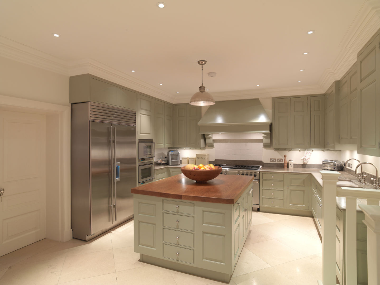 Chelsea Kitchen designed and made by Tim Wood Tim Wood Limited Dapur Klasik Cabinets & shelves