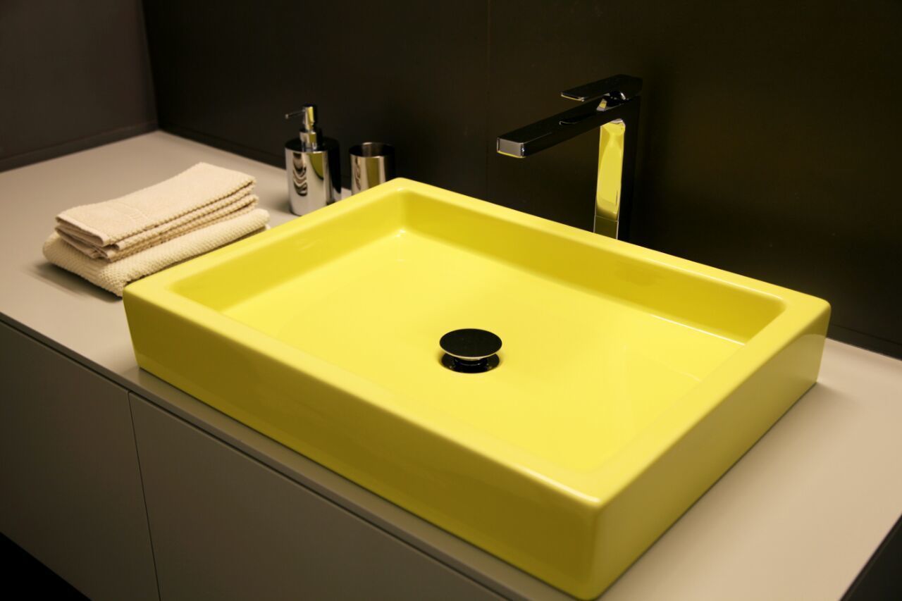 CASA A+M. UN APPARTAMENTO ALL'INSEGNA DEL MINIMAL, TAU ARCHITETTURA TAU ARCHITETTURA Modern bathroom Sinks