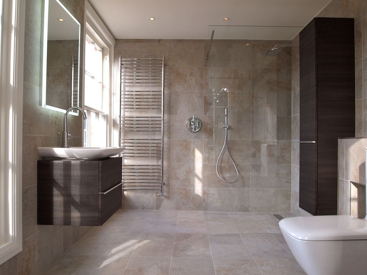 homify Classic style bathrooms