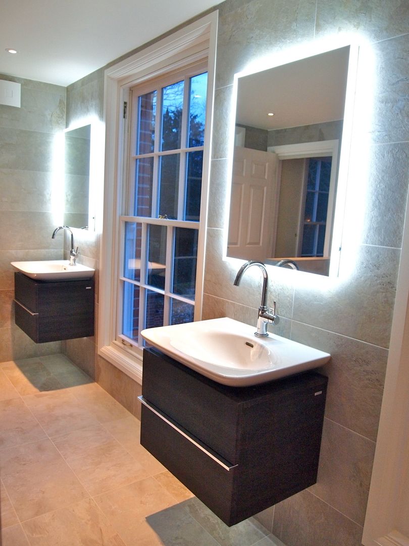 homify Classic style bathroom