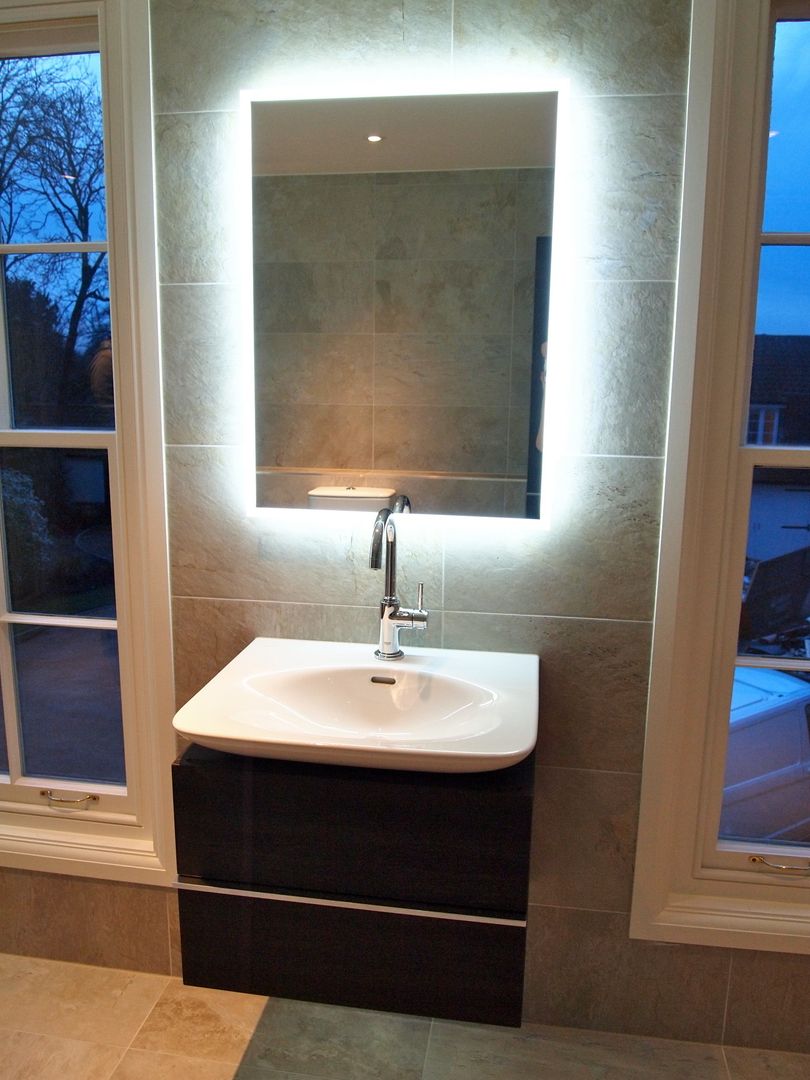 homify Classic style bathroom