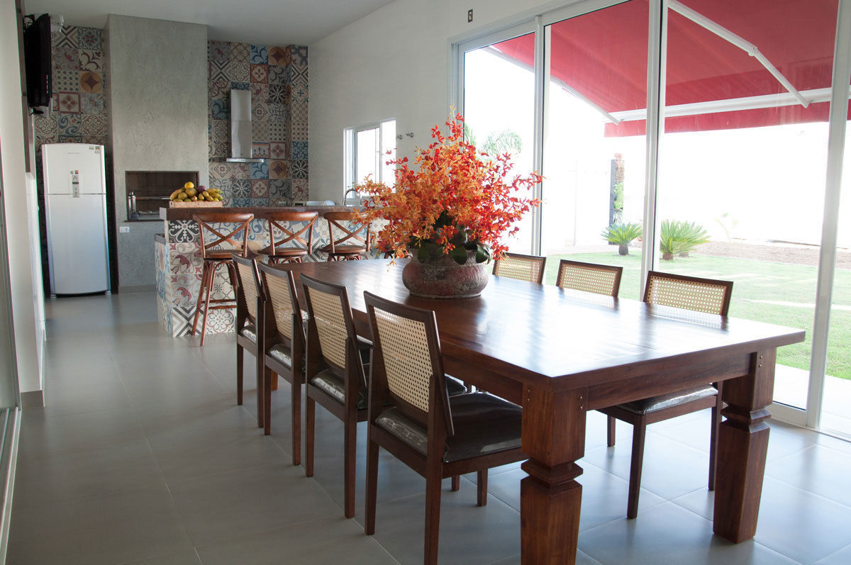 CASA RA, DIOGO RIBEIRO arquitetura DIOGO RIBEIRO arquitetura Modern Kitchen Tables & chairs