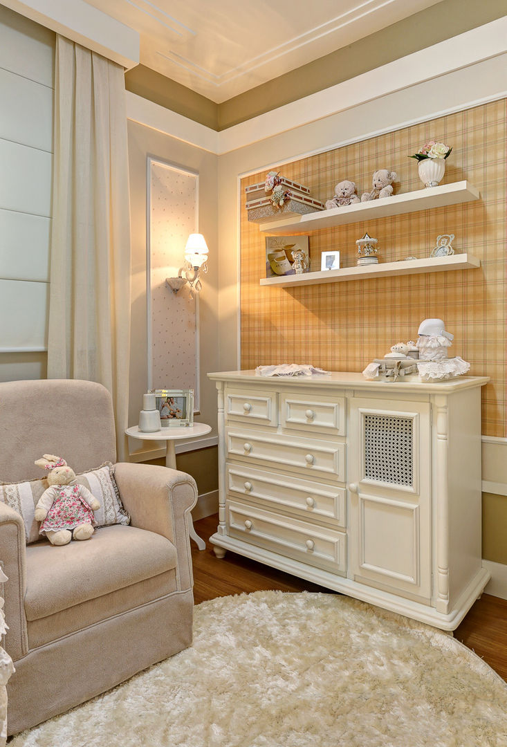 QUARTO DE BEBE, Fernanda Marchette Arquitetura Fernanda Marchette Arquitetura Classic style nursery/kids room