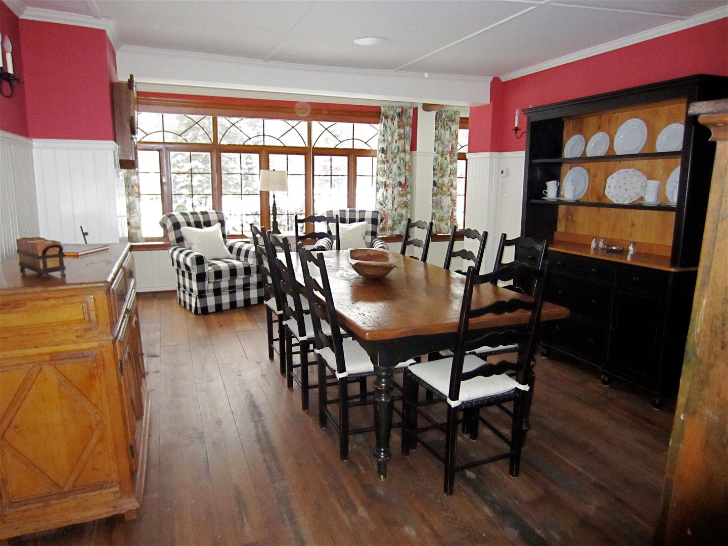 Country Farmhouse, Kathryn Osborne Design Inc. Kathryn Osborne Design Inc. Eclectic style dining room