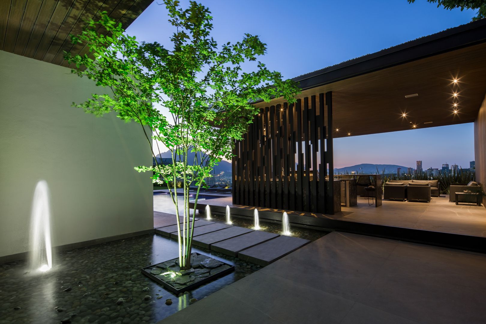 Casa MT, GLR Arquitectos GLR Arquitectos Modern style gardens