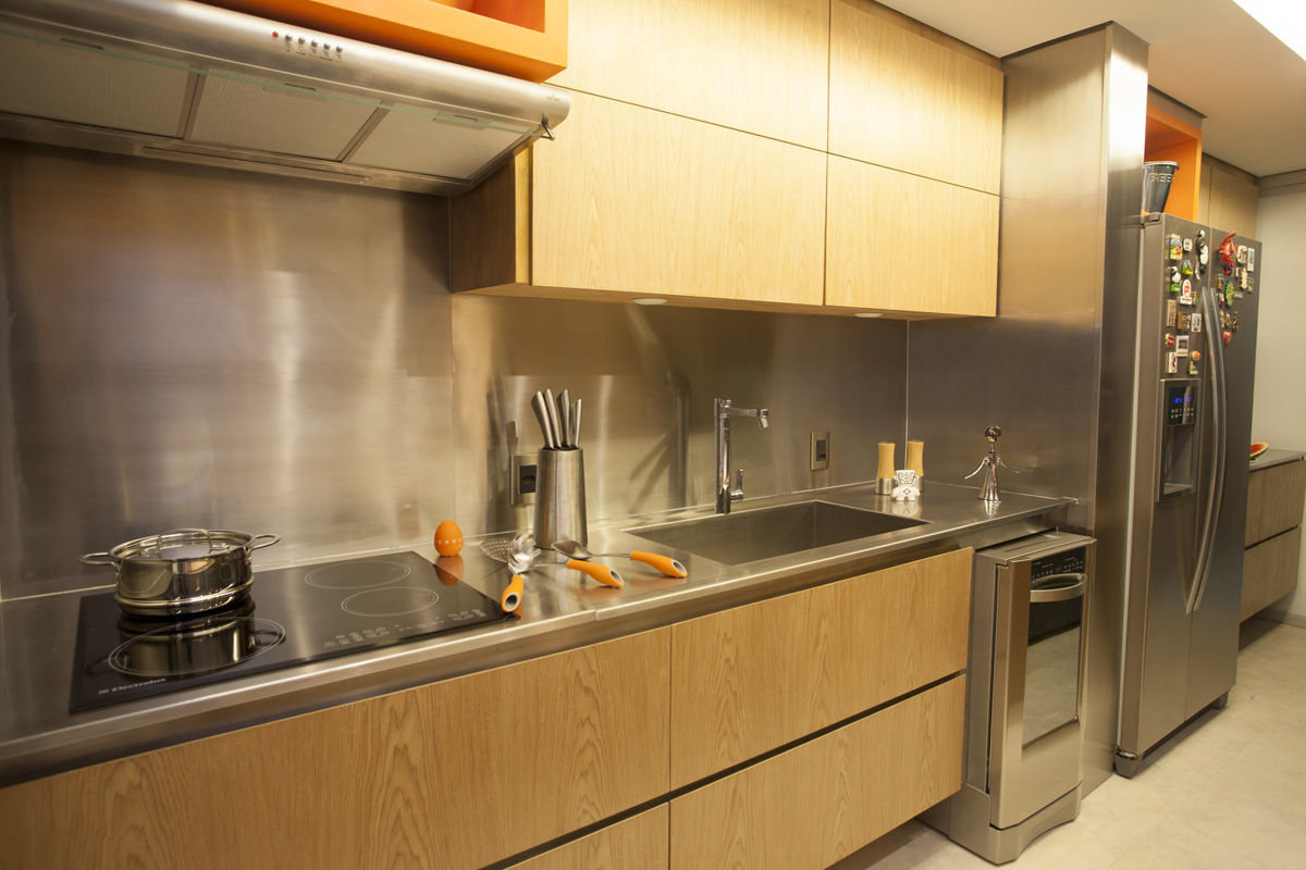 AH 1302, POCHE ARQUITETURA POCHE ARQUITETURA Modern kitchen Cabinets & shelves