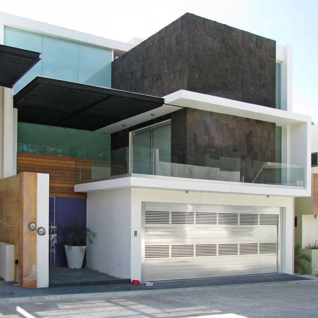 Fachada Principal homify Casas modernas: Ideas, diseños y decoración