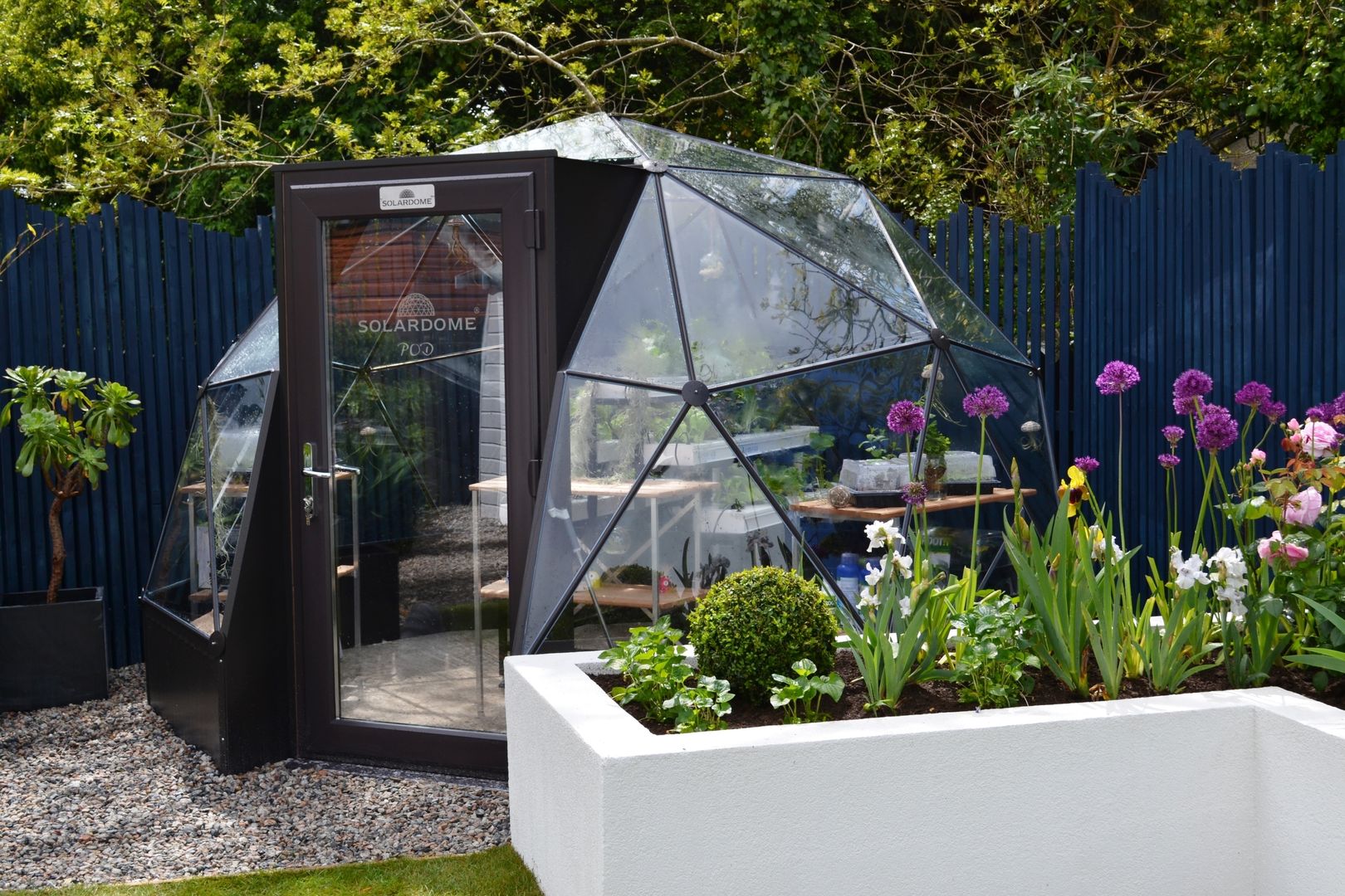 itv's Love Your Garden with Alan Titchmarsh: Creation of contemporary garden for Chris Finney, Solardome Industries Limited Solardome Industries Limited สวน