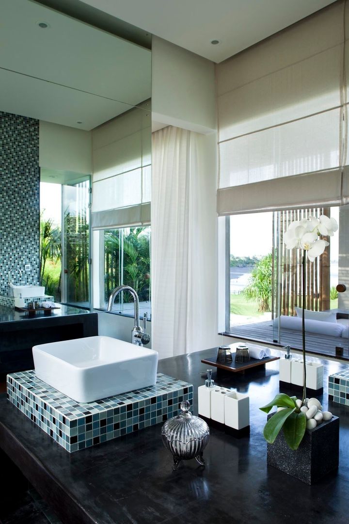 Bathroom beach front homify Salle de bain tropicale