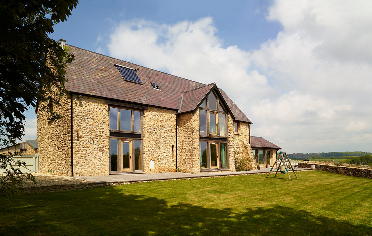 Country Barn Conversion Hobson's Choice Кухня в стиле модерн