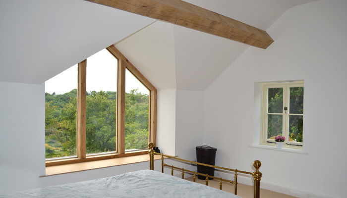 New bedroom gable window homify Phòng ngủ phong cách hiện đại