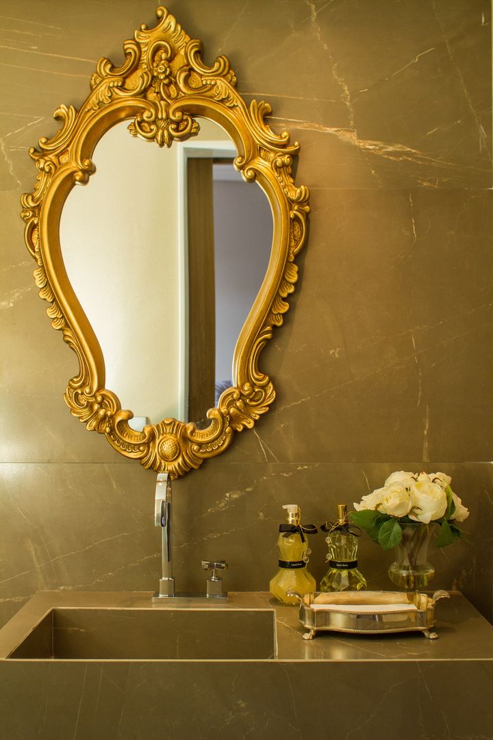 Detalhe do lavabo Jamile Lima Arquitetura Banheiros modernos Espelho,Construção,Ouro,Mesa,Porta-retratos,Design de interiores,Toque,parede,Fonte,Pia