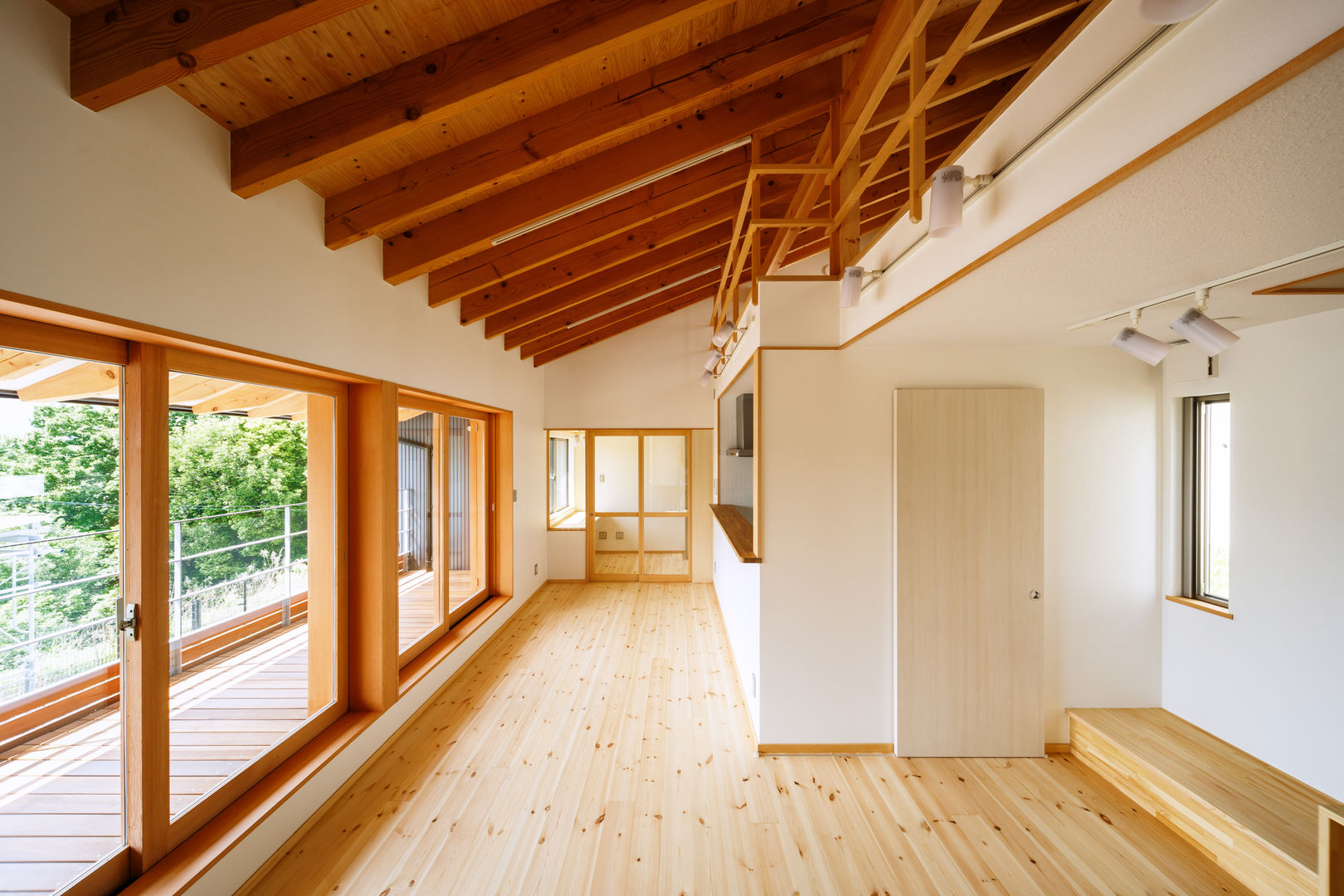 生駒の家, 建築工房 at ease 建築工房 at ease Salas de estar modernas