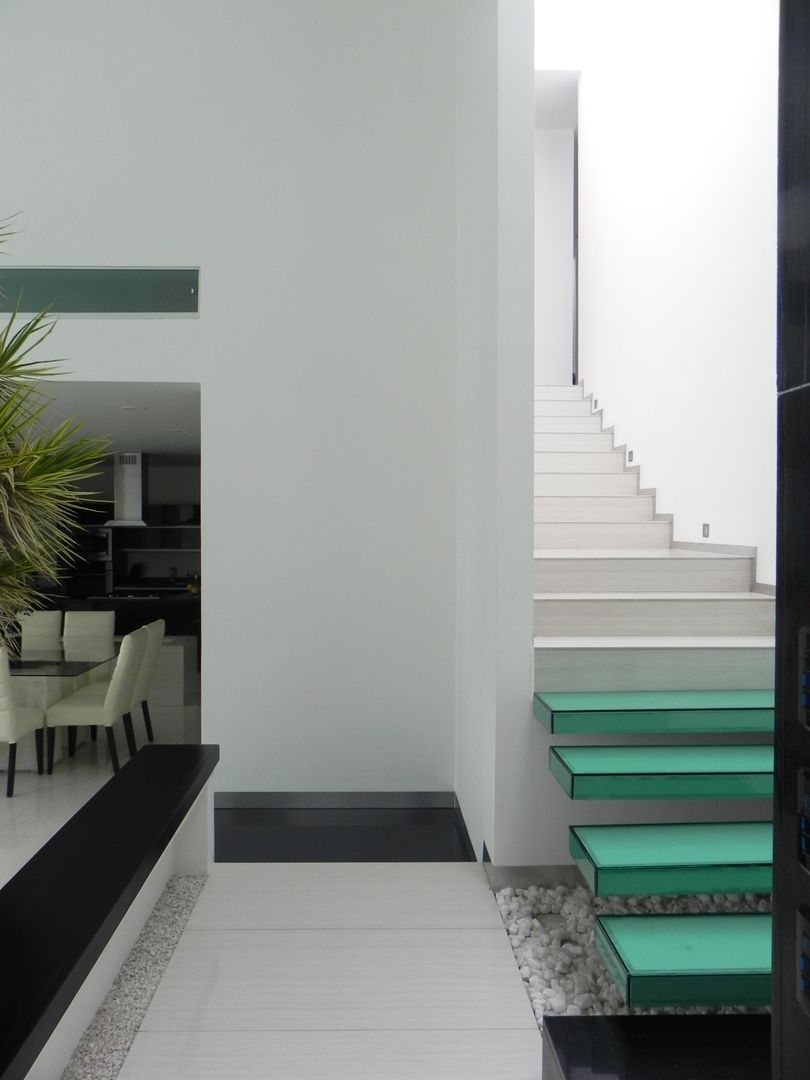 CASA ZAGO, ARKIZA ARQUITECTOS by Arq. Jacqueline Zago Hurtado ARKIZA ARQUITECTOS by Arq. Jacqueline Zago Hurtado Minimalist corridor, hallway & stairs Glass